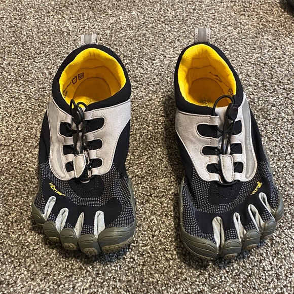 Vibram Men's Black and Gray FiveFingers Water Shoes - Picture 2 of 8